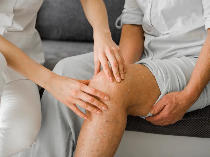 Chiropractic care for knee pain at Schanuth Family Chiropractic in Council Bluffs