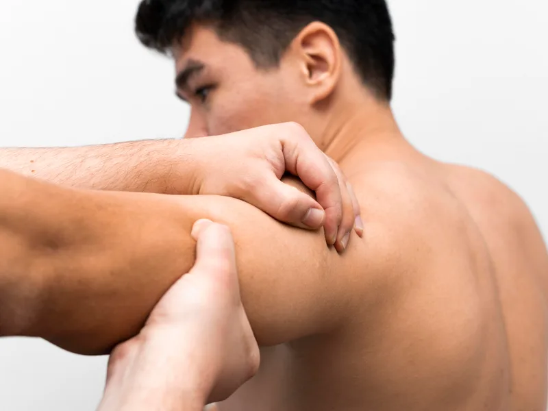 Schanuth Family Chiropractic treating shoulder pain in Council Bluffs